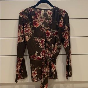 Evereve Floral blouse Sz small